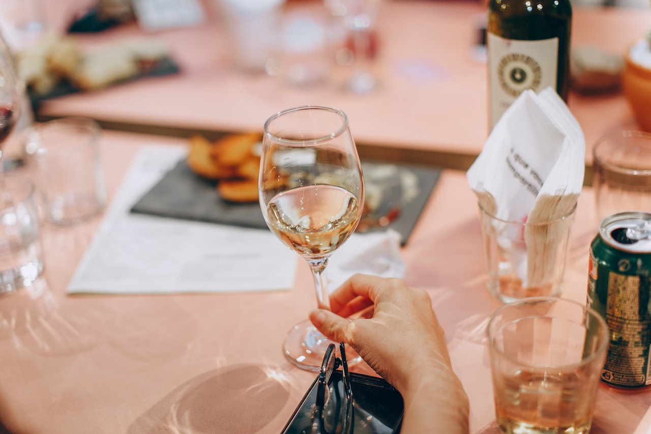 Woman with Mom Juice Pinot Grigio and Mom Juice Sauvignon Blanc